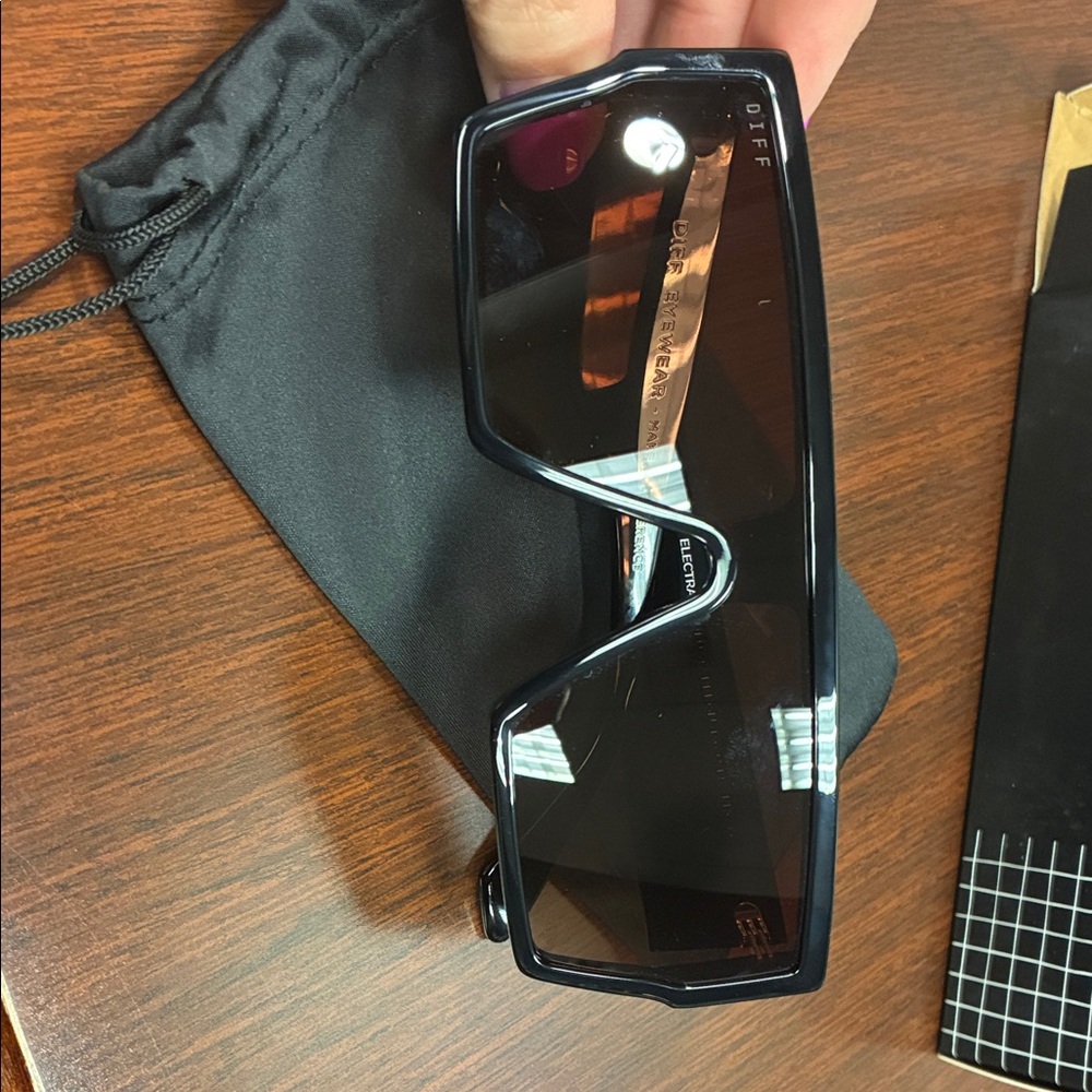 Diff Eyewear Black Sunglasses Electra